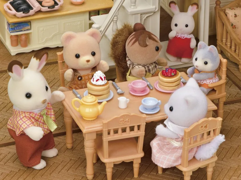 Byhus med Lys - med hemmeligt loftsrum>Sylvanian Families Sale