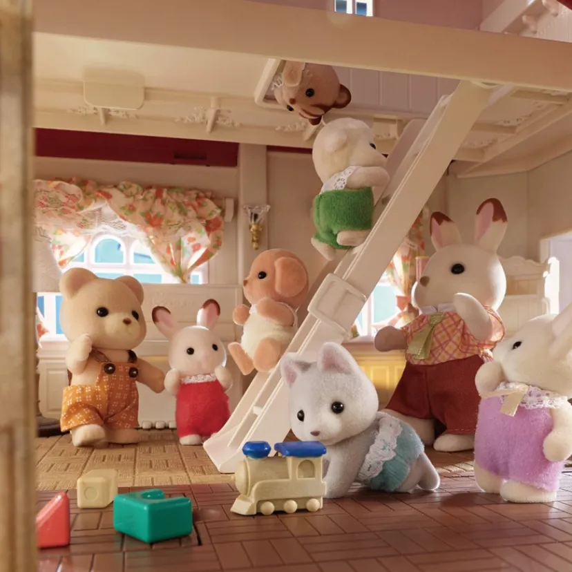 Byhus med Lys - med hemmeligt loftsrum>Sylvanian Families Sale